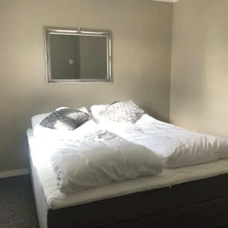 Romutleie - Sentrum 3 Bed & Breakfast 3*